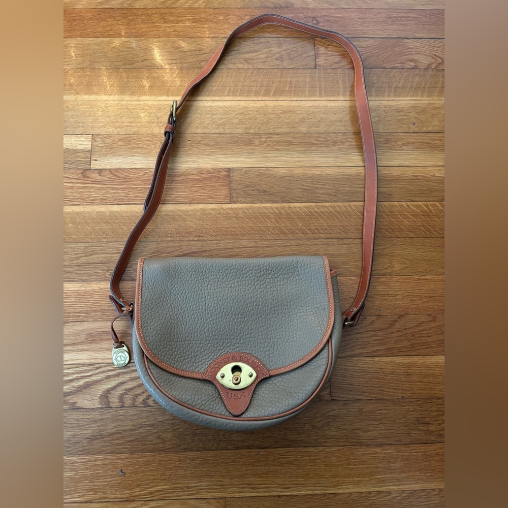 Vintage Dooney & Bourke All-Weather Leather Crossbody Bag – Taupe & Tan